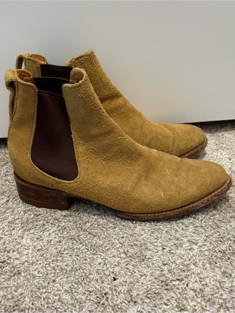 Tecovas Men's Suede Chukka Boots in Mustard Brown